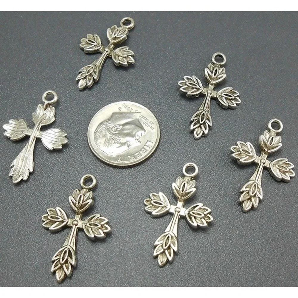 8pcs Cross‎ Charms silver tone metal religious pendant